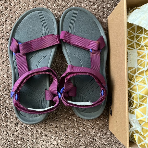 Teva Women’s Hurricane XLT Dark Purple size 8 - Picture 5 of 5
